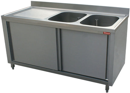 Bord med 2 vaske - skab med 2 skydedøre - arbejdsbord til venstre - Mål: 1800 x 700 x 880/900(+100) mm