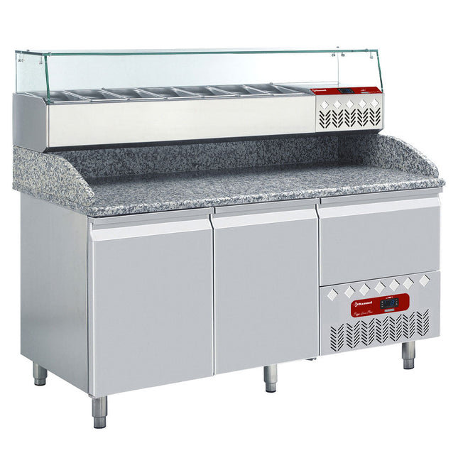 Kølekonstruktion GN 6x1/3, med højre glas + Kølebord 2 låger 600x400, 1 neutral skuffe (4x bakker 600x400)